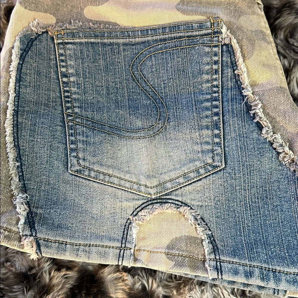 Lazerjeans Camouflage Denim Shorts with Jean patchwork detail - Picture 4 of 16